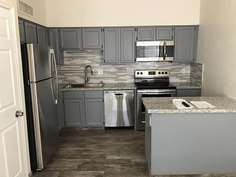 2601 W Broadway Blvd #E550 — Photo 8