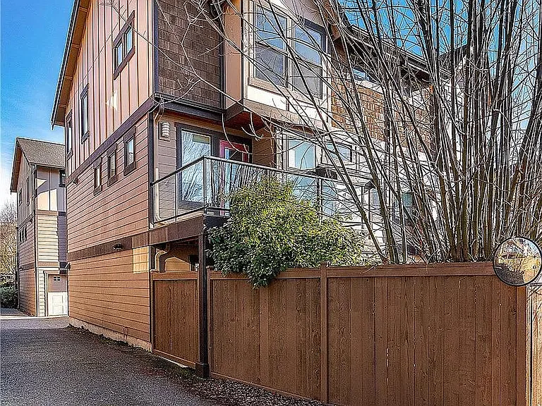 4429 44th Ave SW #A — Photo 2