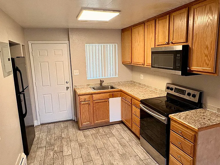 Emporia Street Apartments — Photo 20