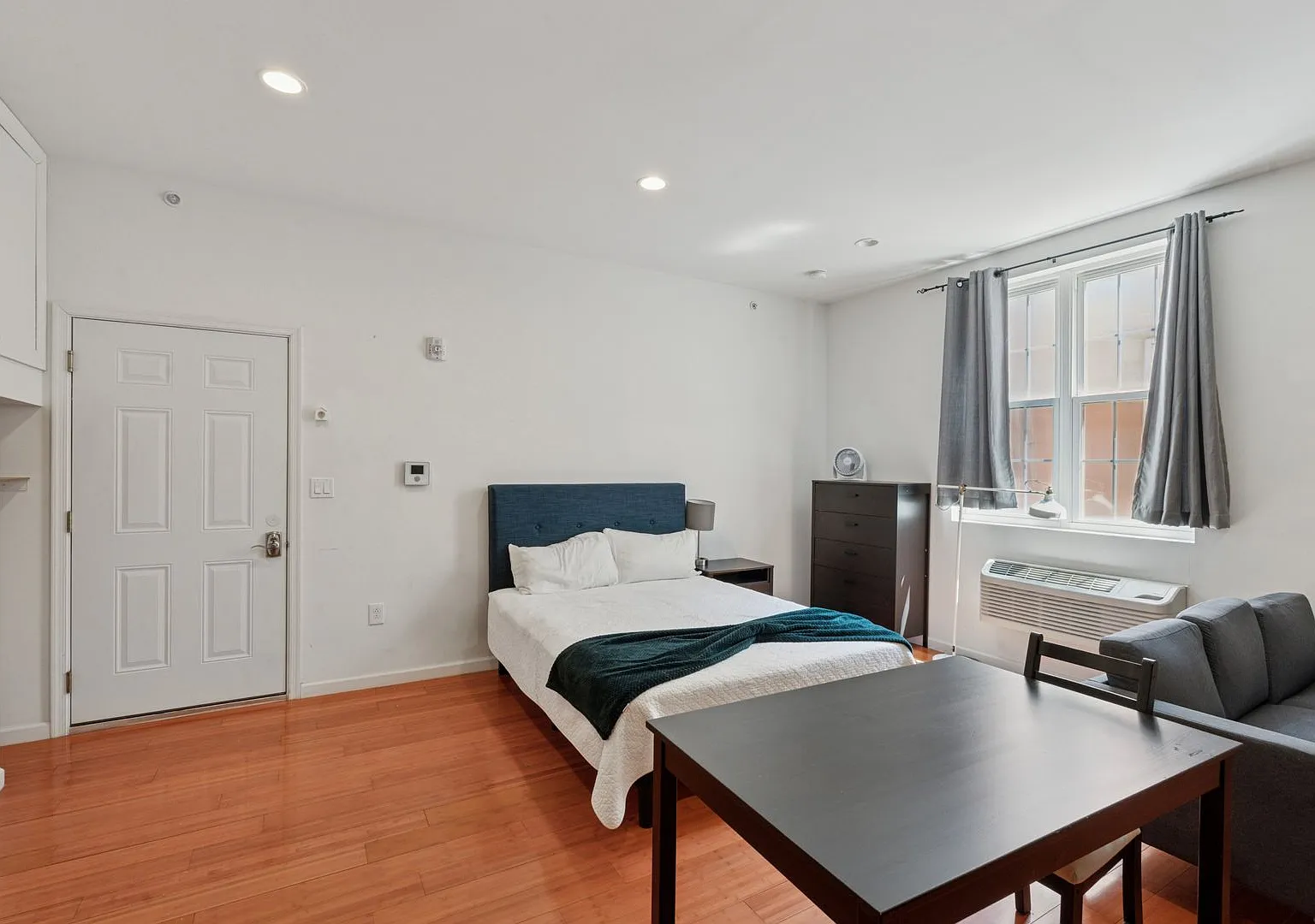 1204 Chestnut Street Unit 301 — Photo 4