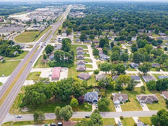 5th image of 2 Chadwick Ln