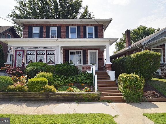 2nd image of 1224 Fern Ave