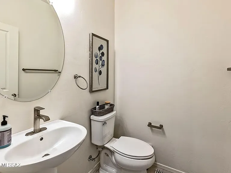 1032 E Descent St — Photo 9