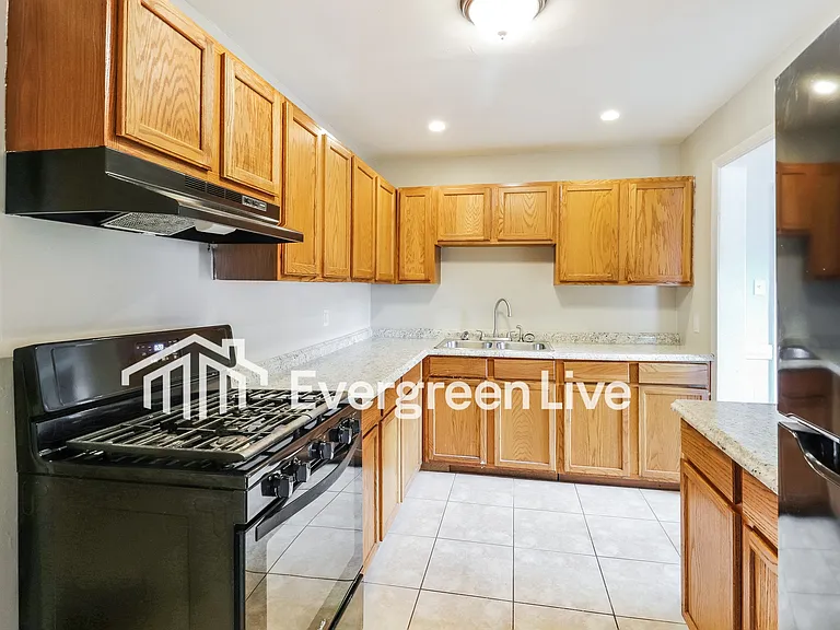 521 Weaver Cir — Photo 6