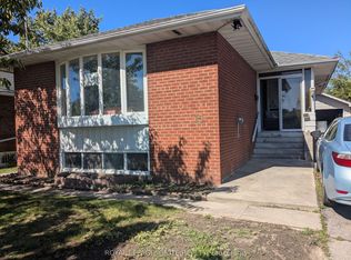 15 Beacham Cres, Toronto, ON M1T1M9