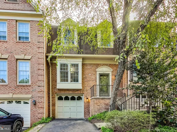 6814 Earthstar Ct, Springfield, VA 22152