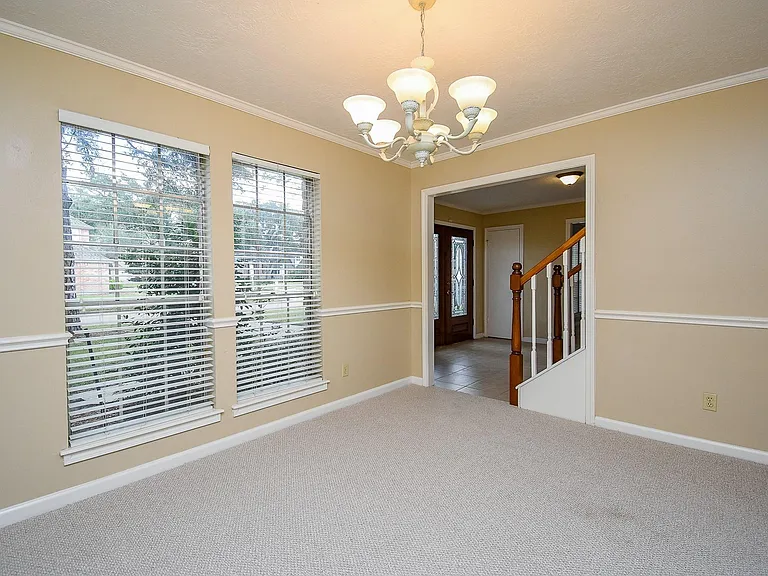 910 Shillington Dr — Photo 7