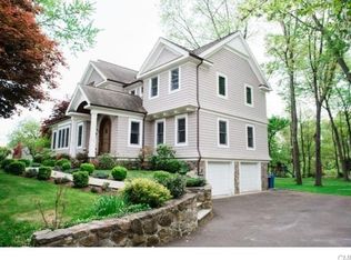 8 Imperial Dr, Norwalk, CT 06854