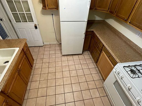 3rd image of 2707 Center St APT 2