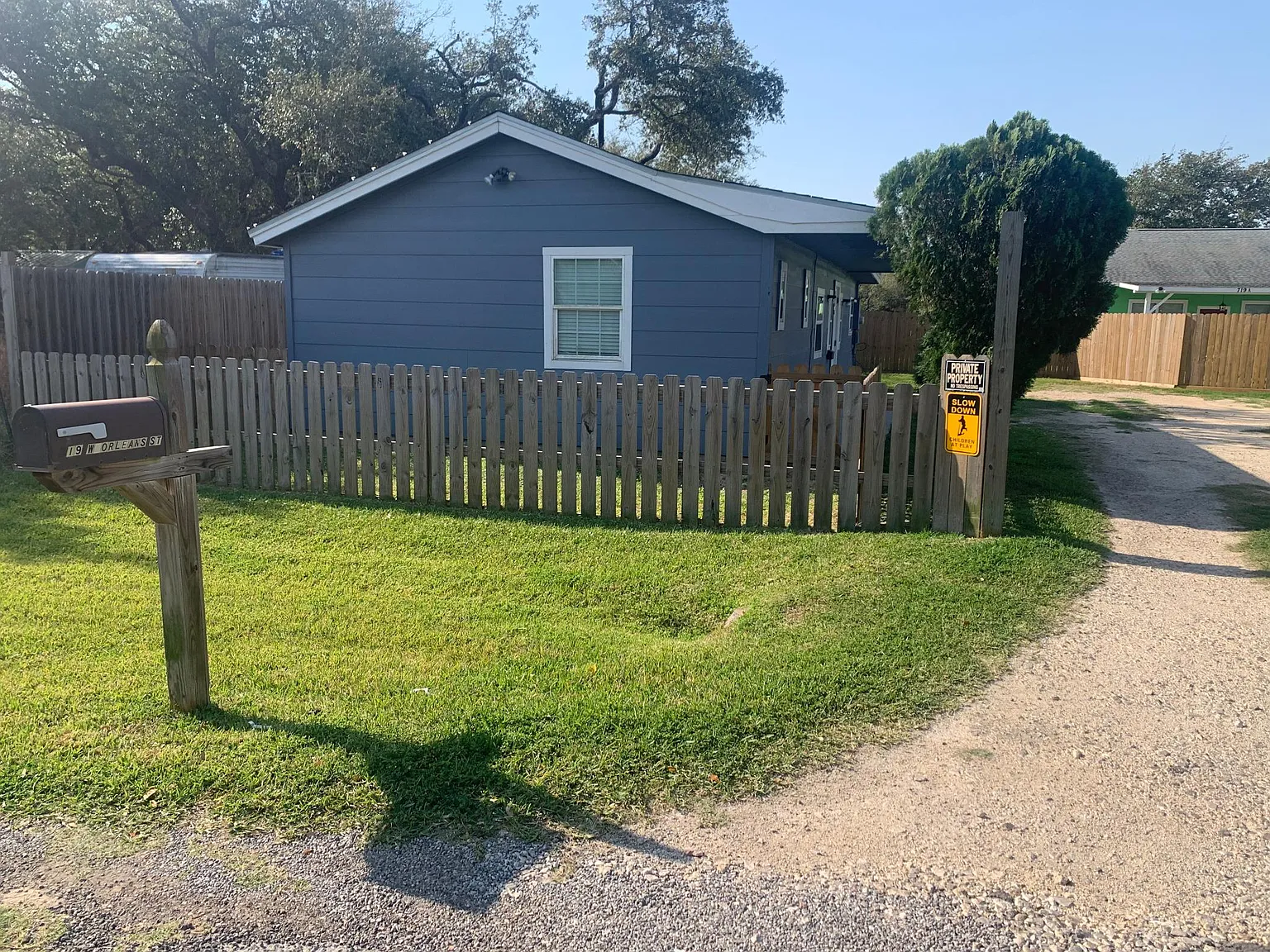 719 W Orleans St — Photo 3