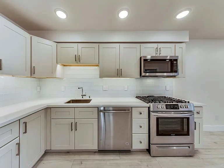 1454 South Van Ness LLC — Photo 6
