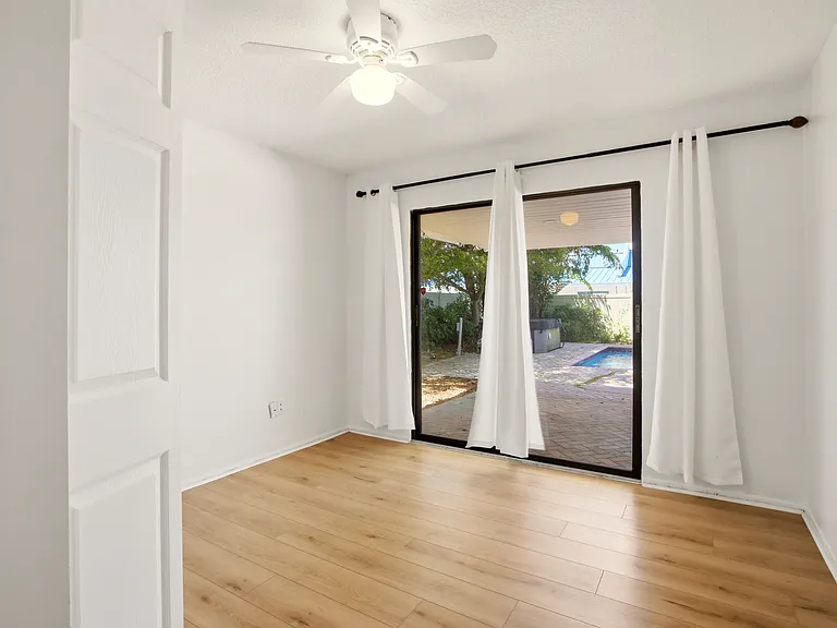 5610 Creekwood Dr — Photo 32