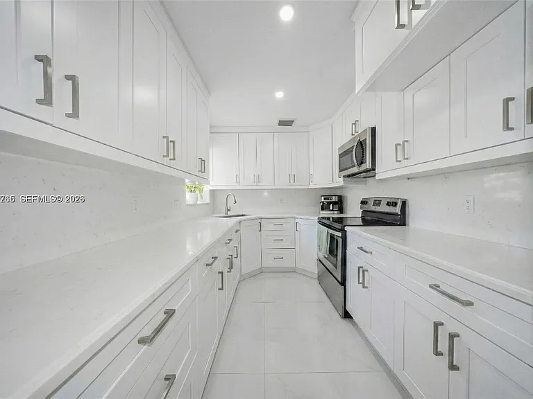 10731 SW 51st Dr — Photo 11