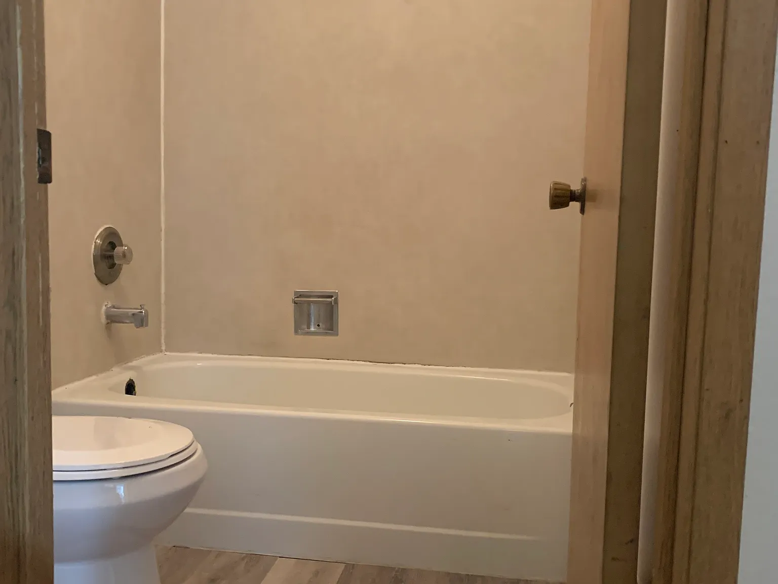 2 bed, 1050 sqft, $2,099 — Photo 2