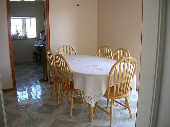 Bit kitchen and dining room!!!