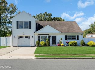 18 Monterey Dr, Hazlet, NJ 07730