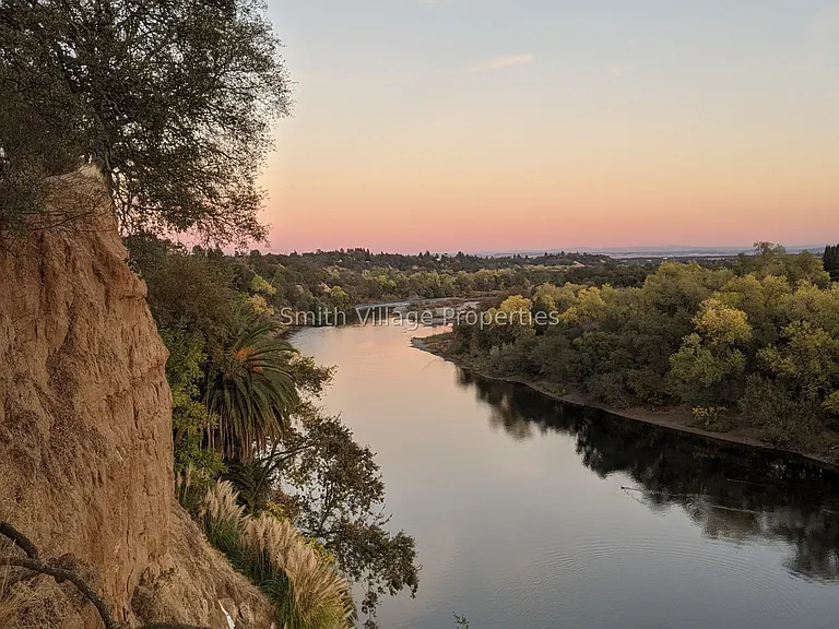 Fair Oaks Village bluffs
