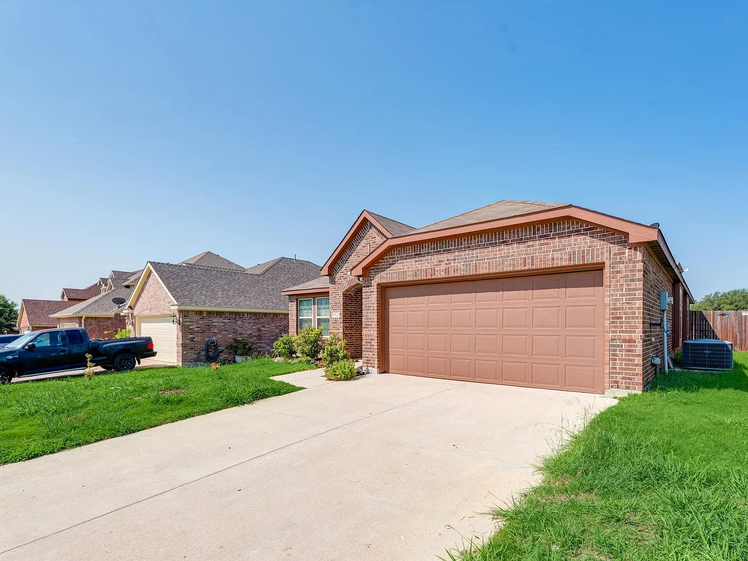 4 bed, 1971 sqft, $2,295 — Photo 3