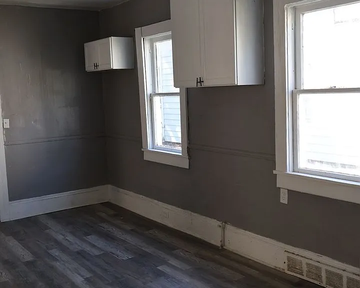 6812 Whitney Ave — Photo 5