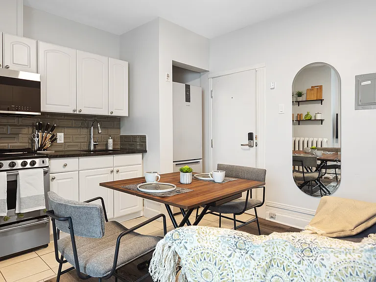 360 Friel St — Photo 15