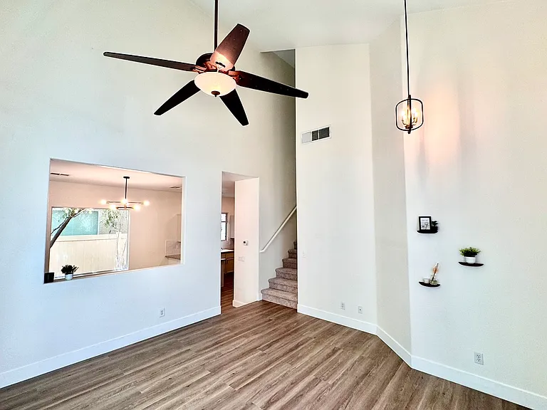 1529 Tillman Falls Ave — Photo 3