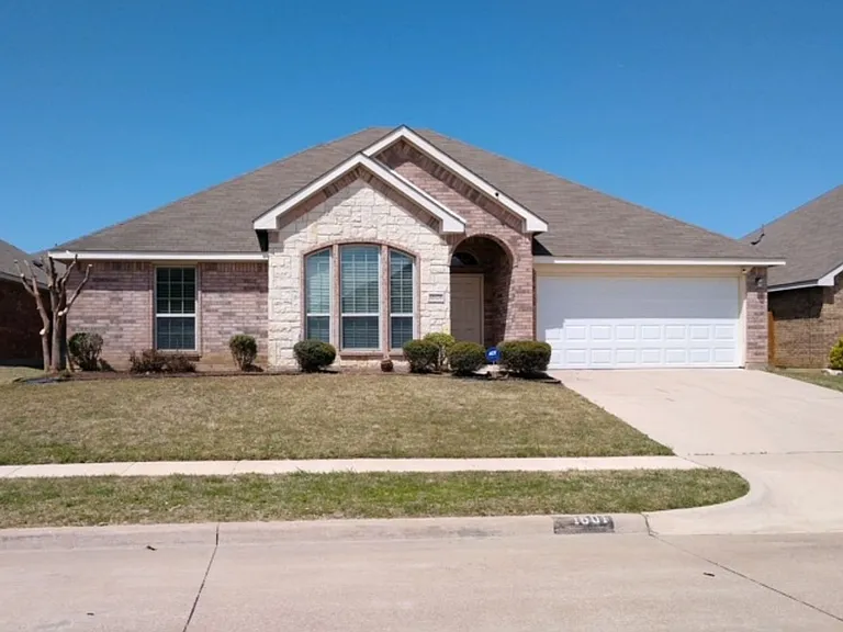 1601 White Willow Ln — Photo 1