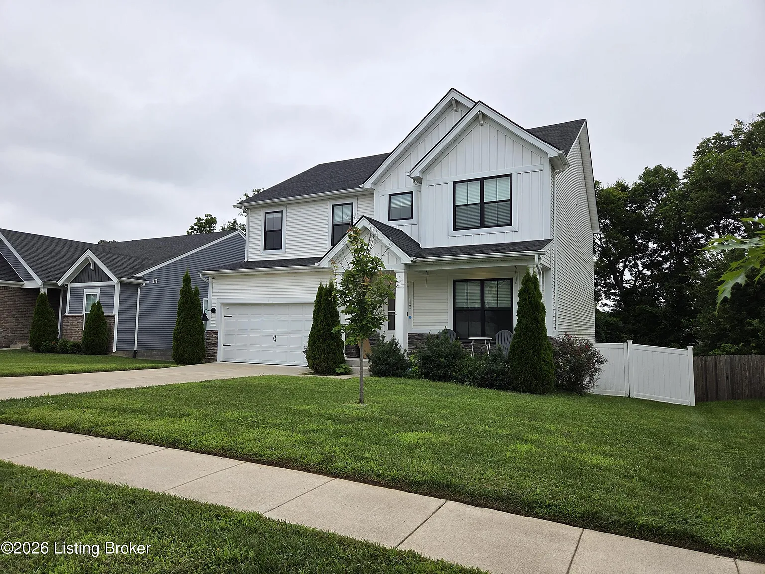 4 bed, 2.5 bath, 2791 sqft, $3,000 — Photo 2
