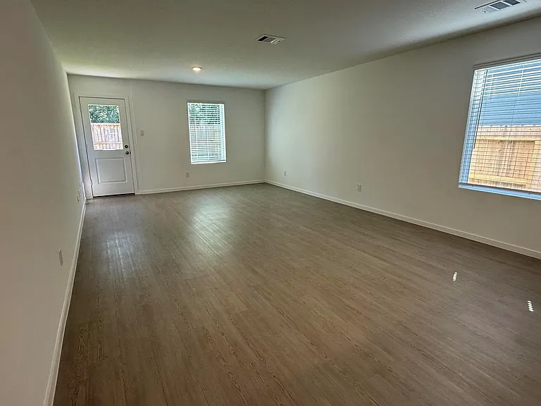 912 Pertuso Ln — Photo 6