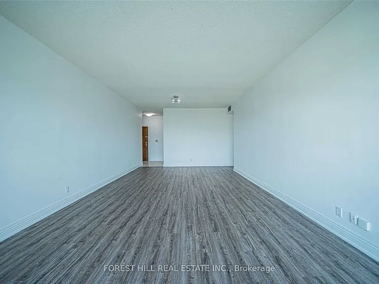 18 Lee Centre Dr #Penthouse 109 — Photo 11