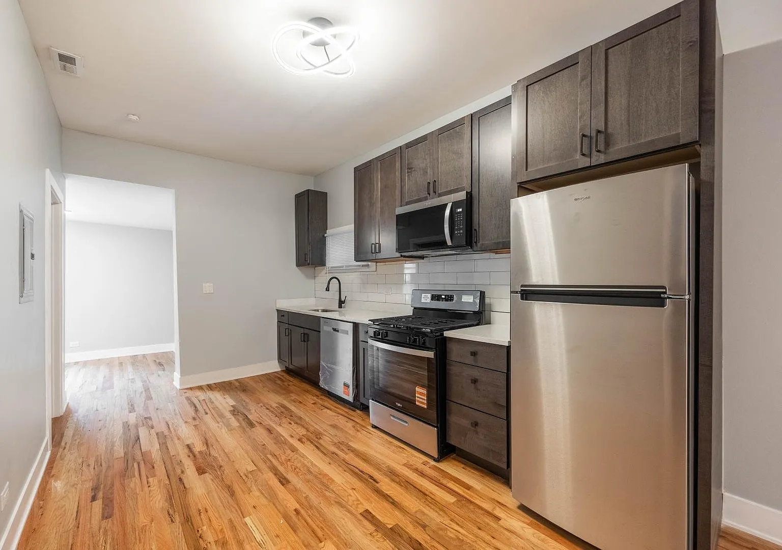 Modern 2 Bed Condo in Chicago | 1 Bath | Available Aug 31 | $2595/mo — Photo 4