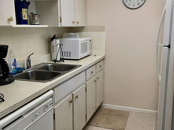 5th image of 12 Quails Run Blvd Unit 4