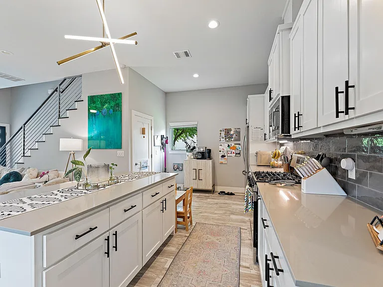 7600 Carver Ave #A — Photo 9