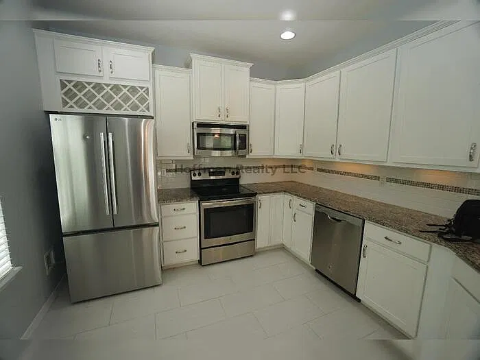 3 bed, 2.5 bath, 1480 sqft, $2,600 — Photo 4