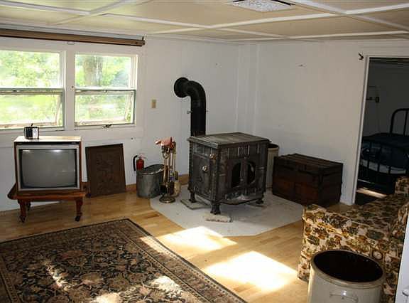 5th image of 44 ROWLANDS Lane