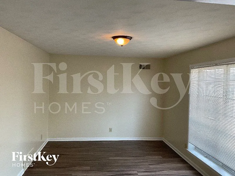 4 bed, 2.0 bath, 1953 sqft, $1,695 — Photo 3
