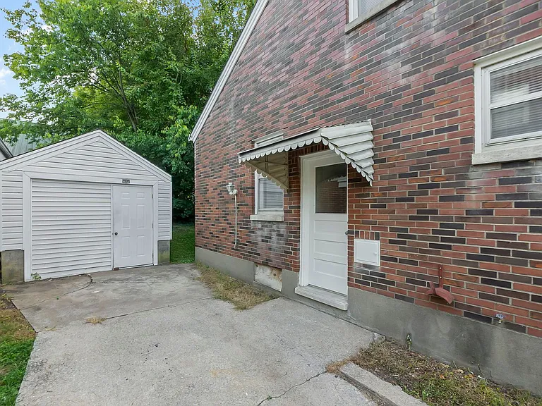 707 W Main St — Photo 19