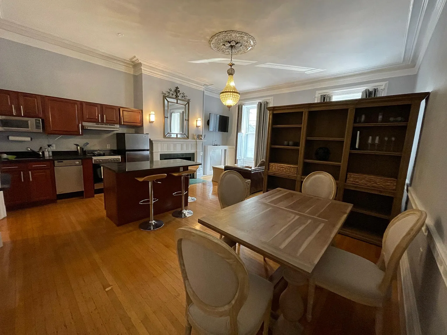 Studio, 582 sqft, $2,999 — Photo 4