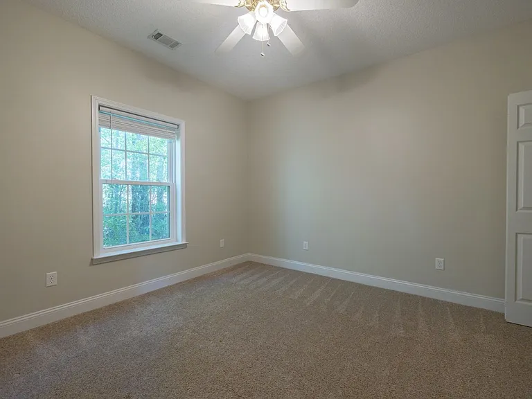 131 Eric Dr — Photo 18