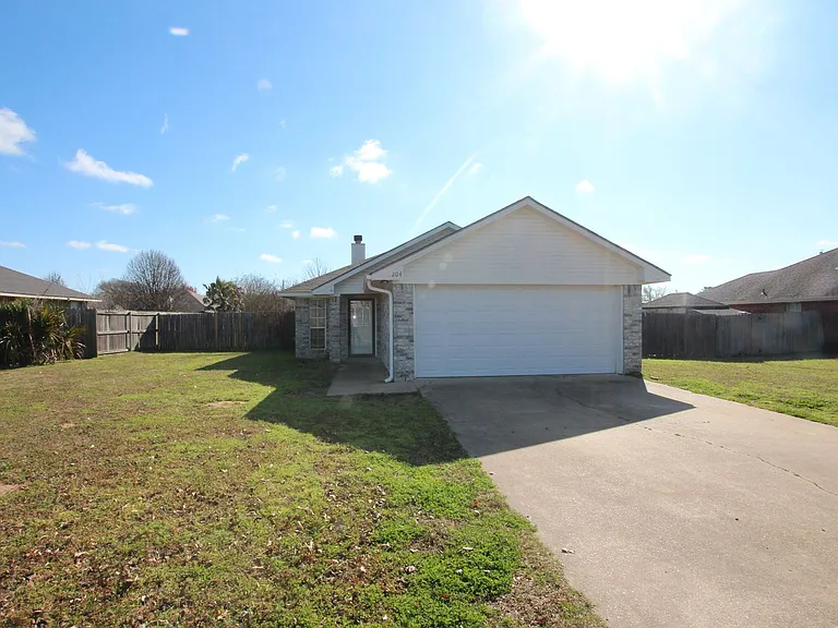 204 Willow Rd — Photo 2