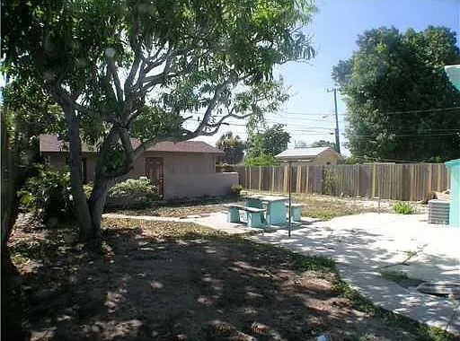1015 S K St — Photo 3