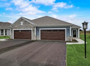 516 Hickory Hollow Rd #402, Waterford, WI 53185