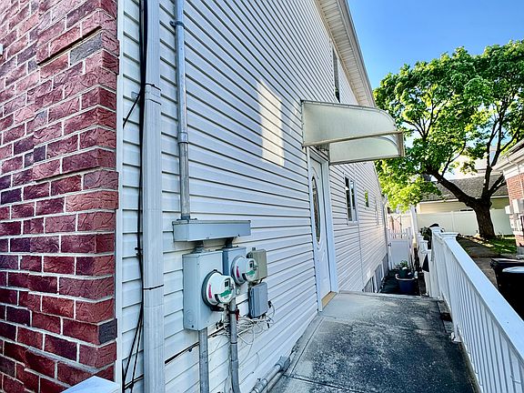 2nd image of 124 Virginia Ave Unit 1