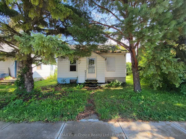216 6th St, Rainy River, ON P0W 1L0