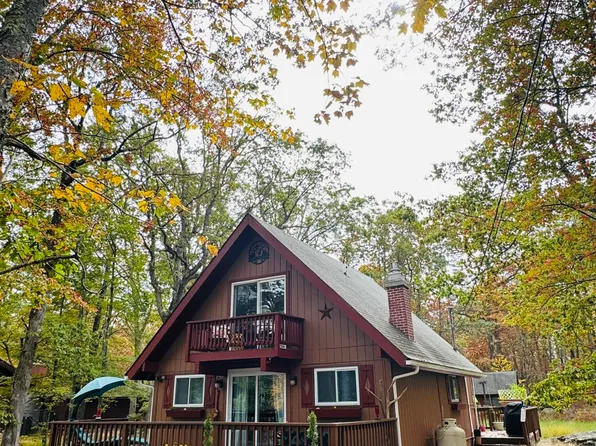 131 Maple Ridge Dr, Lords Valley, PA 18428