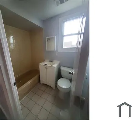 310 Bond St #4 — Photo 6