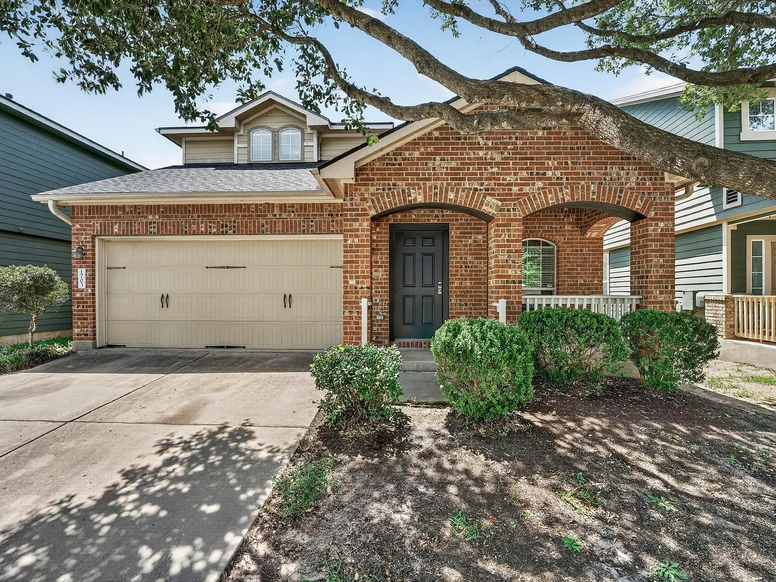3 bed, 2.5 bath, 2019 sqft, $2,950 — Photo 3