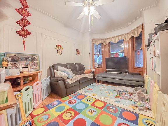 2nd image of 1408 Avenue