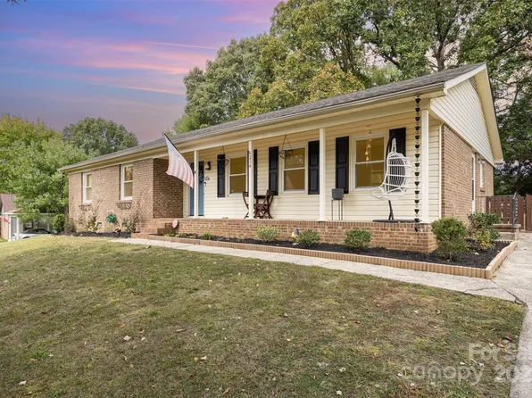 6214 Ropley Ct, Charlotte, NC 28211