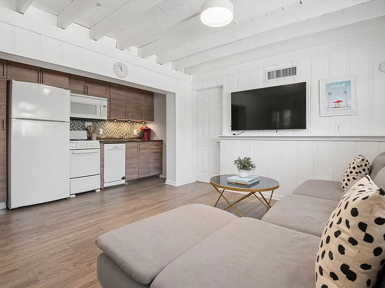 1123 NE 14th Ave #1 — Photo 7