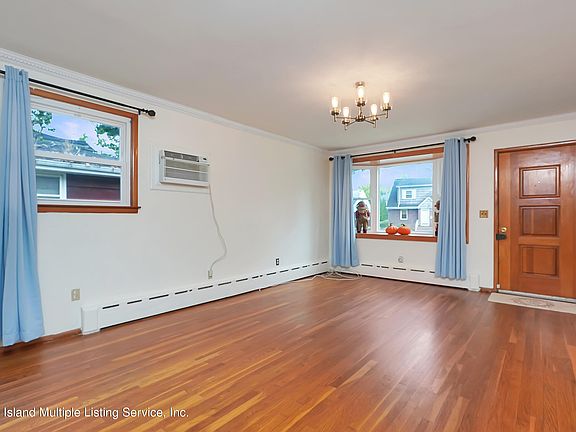 5th image of 596 College Ave